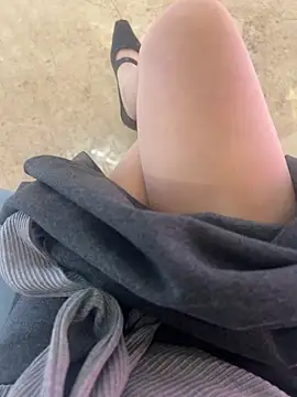 Snapshot of xiaoyuan01 chatting on 10.24.25 xiaoyuan01 online show from 10.24.25