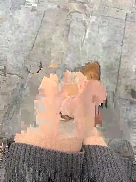 Snapshot of xiaoyuan01 chatting on 10.28.25 xiaoyuan01 online show from 10.28.25