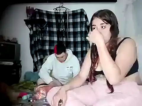 Snapshot of twodoo chatting on 09.30.25 twodoo online show from 09.30.25