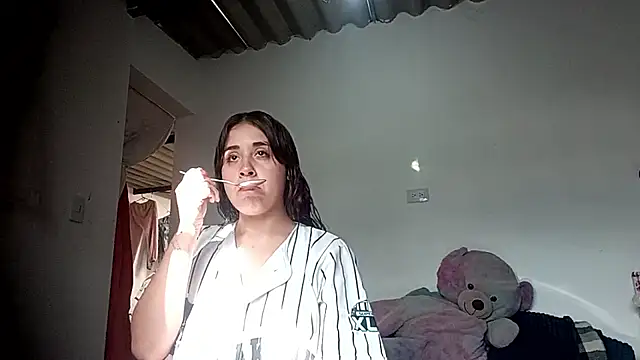 Snapshot of twodoo chatting on 10.14.25 twodoo online show from 10.14.25