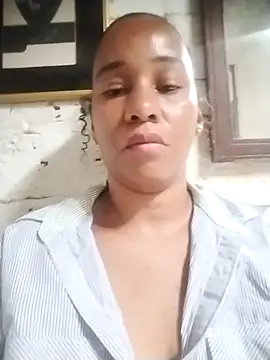 Snapshot of EbonyHorrny chatting on 10.18.25 EbonyHorrny online show from 10.18.25