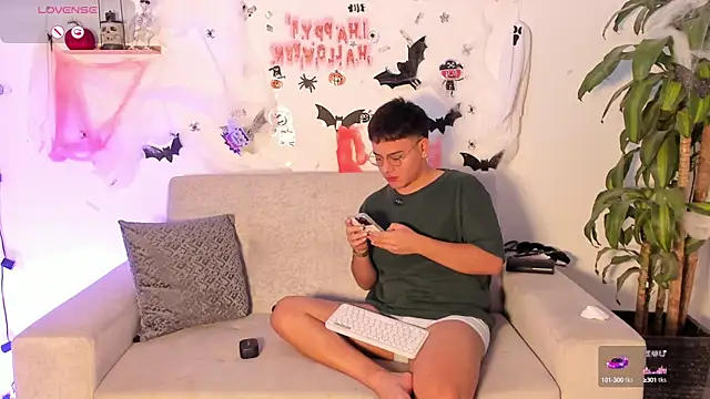 Snapshot of Young_Ben chatting on 10.25.25 Young Ben online show from 10.25.25