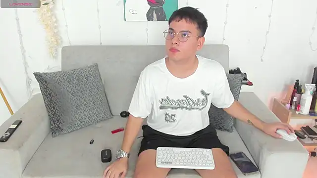 Snapshot of Young_Ben chatting on 06.08.26 Young Ben online show from 06.08.26
