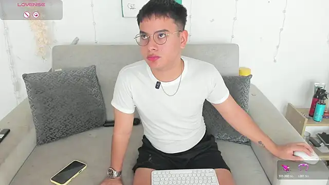 Snapshot of Young_Ben chatting on 07.03.26 Young Ben online show from 07.03.26