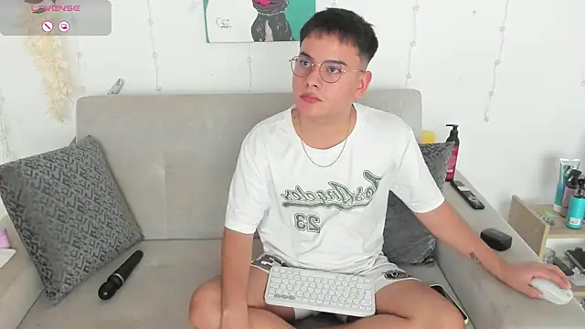 Snapshot of Young_Ben chatting on 07.06.26 Young Ben online show from 07.06.26