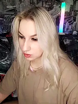 Snapshot of HoneyNelly chatting on 12.13.25 HoneyNelly online show from 12.13.25