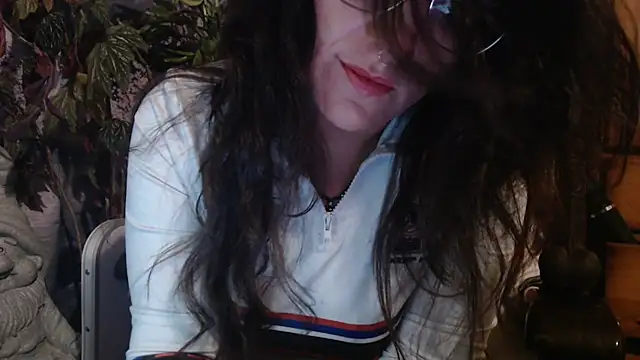 Snapshot of Maite4ever chatting on 11.10.25 Maite4ever online show from 11.10.25