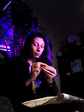 Snapshot of DarkAngelz1 chatting on 12.19.25 DarkAngelz1 online show from 12.19.25