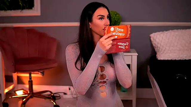 Snapshot of LucyxRios chatting on 11.07.25 LucyxRios online show from 11.07.25