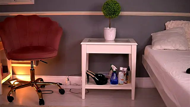 Snapshot of LucyxRios chatting on 11.20.25 LucyxRios online show from 11.20.25