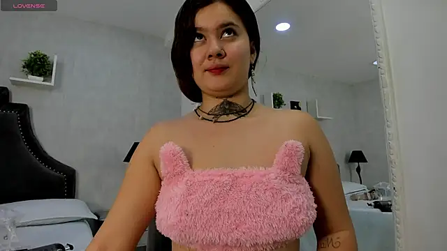 Snapshot of RosalineGrey chatting on 10.13.25 RosalineGrey online show from 10.13.25