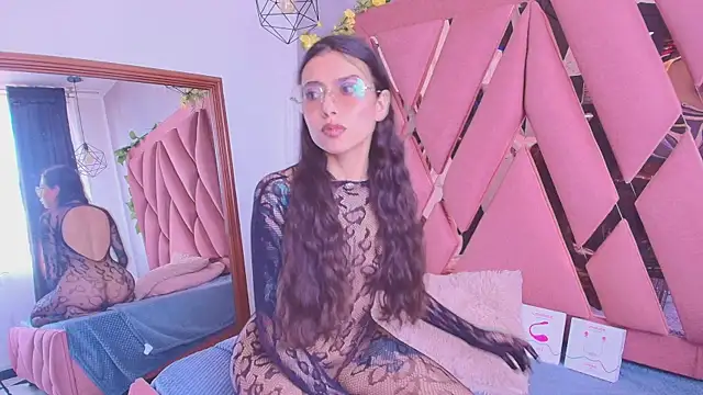 Snapshot of viollettaa_ chatting on 09.12.25 viollettaa online show from 09.12.25