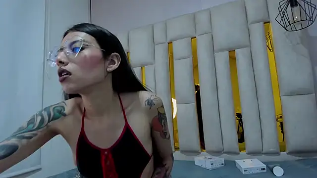 Snapshot of viollettaa_ chatting on 11.16.25 viollettaa online show from 11.16.25