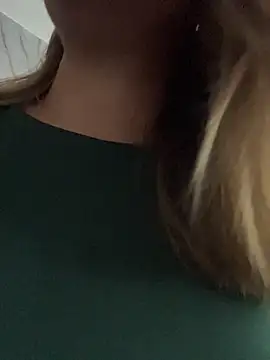 Snapshot of sara_calderon chatting on 10.28.25 sara calderon online show from 10.28.25