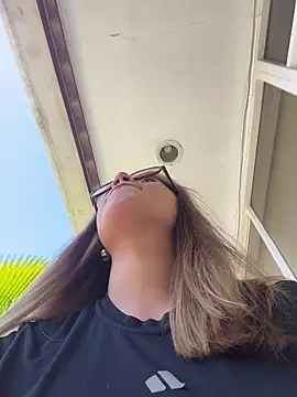 Snapshot of sara_calderon chatting on 11.01.25 sara calderon online show from 11.01.25