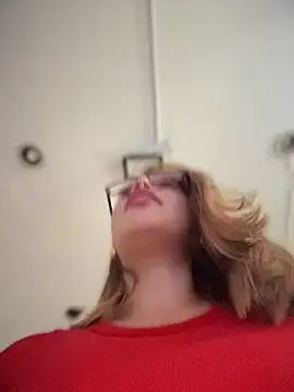 Snapshot of sara_calderon chatting on 11.21.25 sara calderon online show from 11.21.25