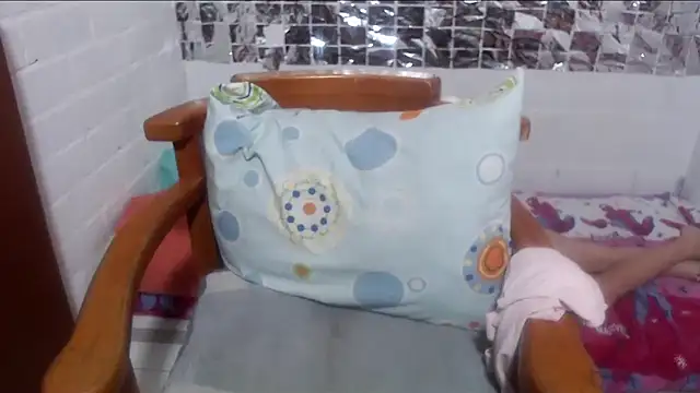 Snapshot of rose-crystal chatting on 12.15.25 rose-crystal online show from 12.15.25