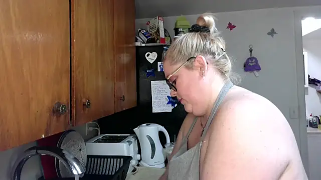 Kinky Witch online show from 04.30.26