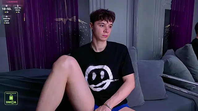 Snapshot of AnthonyHall chatting on 09.25.25 AnthonyHall online show from 09.25.25