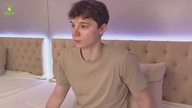 Snapshot of AnthonyHall chatting on 10.01.25 AnthonyHall online show from 10.01.25