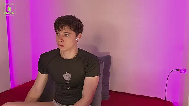 Snapshot of AnthonyHall chatting on 10.19.25 AnthonyHall online show from 10.19.25