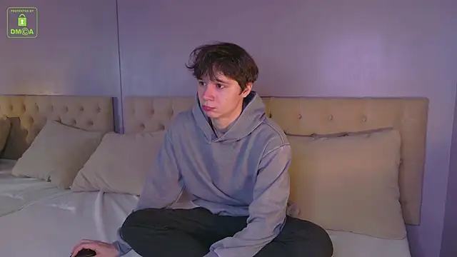 Snapshot of AnthonyHall chatting on 11.23.25 AnthonyHall online show from 11.23.25