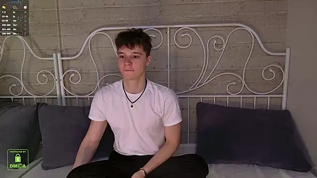 Snapshot of AnthonyHall chatting on 12.04.25 AnthonyHall online show from 12.04.25