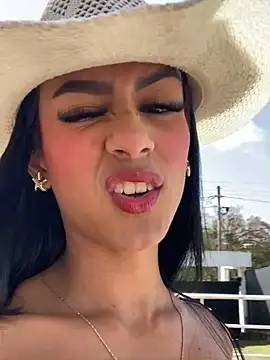 Juliana Xander online show from 12.04.25