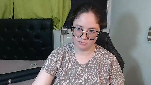 Snapshot of KrystalAdams chatting on 04.18.26 KrystalAdams online show from 04.18.26