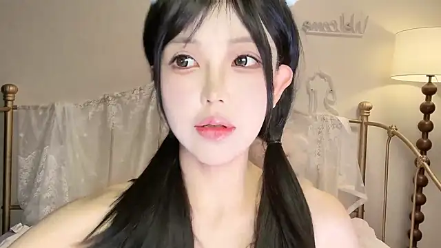 Snapshot of kiraa-0051 chatting on 10.02.25 kiraa-0051 online show from 10.02.25