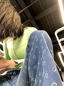 Snapshot of Ninazhang chatting on 11.29.25 Ninazhang online show from 11.29.25