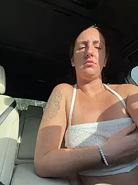 Snapshot of sweetsirenn chatting on 12.15.25 sweetsirenn online show from 12.15.25