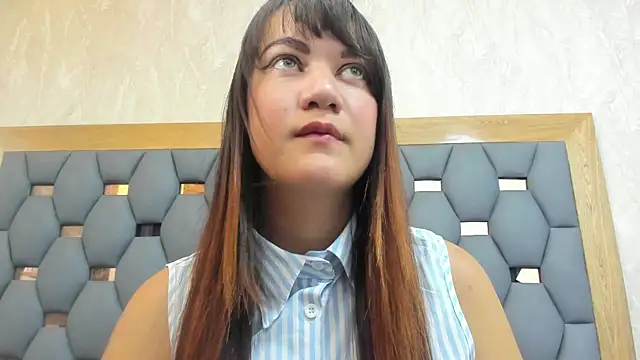 Snapshot of juliette_pretty_ chatting on 10.21.25 juliette pretty online show from 10.21.25