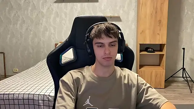 Snapshot of elliot_scott chatting on 09.20.25 elliot scott online show from 09.20.25