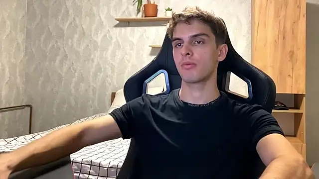 Snapshot of elliot_scott chatting on 09.23.25 elliot scott online show from 09.23.25