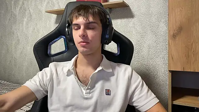 Snapshot of elliot_scott chatting on 10.07.25 elliot scott online show from 10.07.25