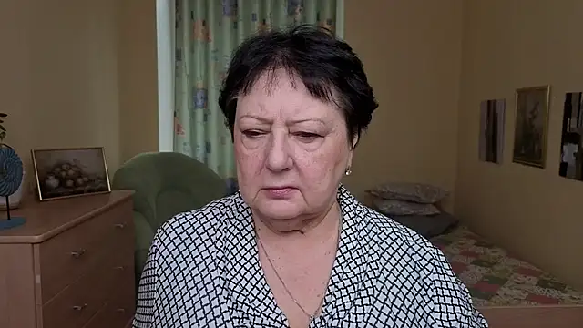 Margo Moll online show from 12.04.25