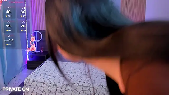 Snapshot of samanthaa_moon chatting on 09.12.25 samanthaa moon online show from 09.12.25