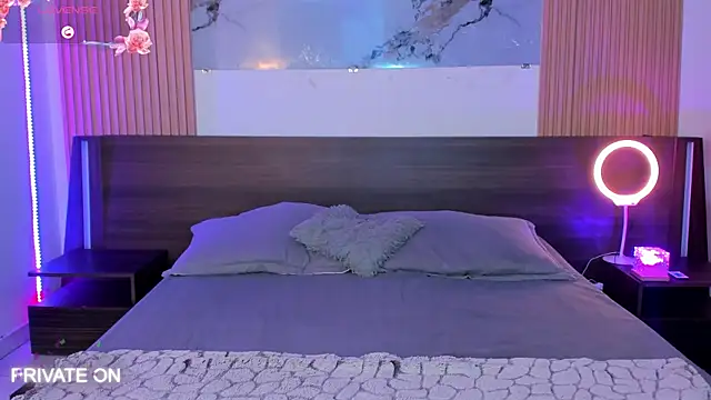 Snapshot of samanthaa_moon chatting on 11.25.25 samanthaa moon online show from 11.25.25