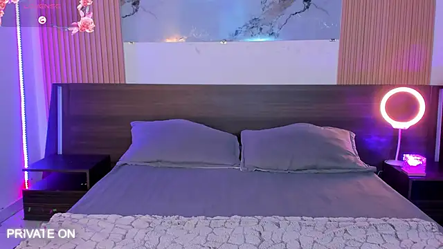 Snapshot of samanthaa_moon chatting on 12.04.25 samanthaa moon online show from 12.04.25