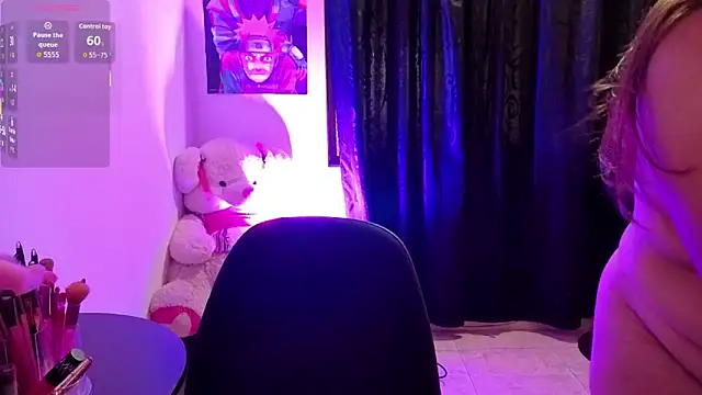 Snapshot of Gaby__Howards chatting on 10.21.25 Gaby Howards online show from 10.21.25