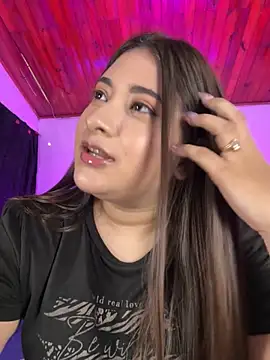 Snapshot of Gaby__Howards chatting on 11.30.25 Gaby Howards online show from 11.30.25