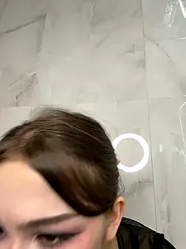 Snapshot of sillybloom chatting on 12.17.25 sillybloom online show from 12.17.25