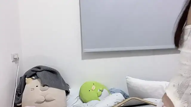 Snapshot of LHeart chatting on 10.24.25 LHeart online show from 10.24.25