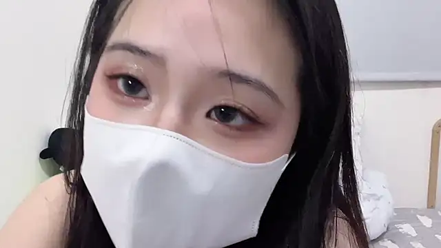 Snapshot of LHeart chatting on 10.25.25 LHeart online show from 10.25.25