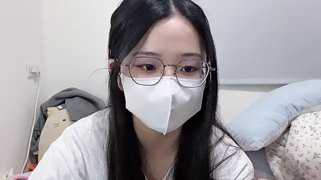 Snapshot of LHeart chatting on 10.27.25 LHeart online show from 10.27.25