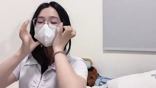 Snapshot of LHeart chatting on 12.15.25 LHeart online show from 12.15.25