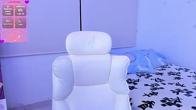 Lilith Raven  online show from 12.14.25