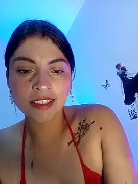 Snapshot of Fox_Roxxan chatting on 11.05.25 Fox Roxxan online show from 11.05.25