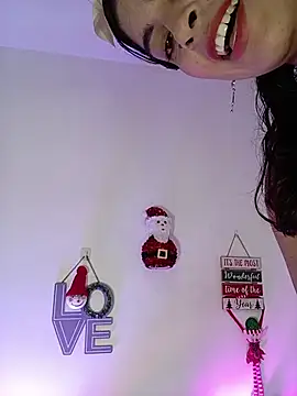 Snapshot of Fox_Roxxan chatting on 12.16.25 Fox Roxxan online show from 12.16.25